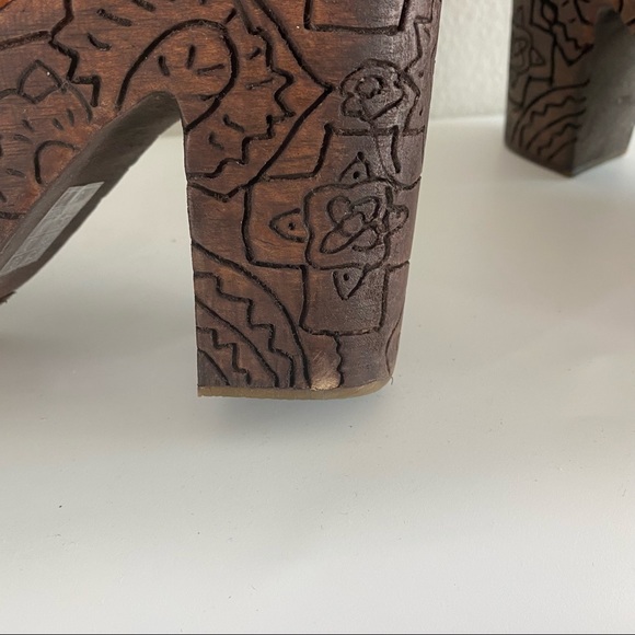 Free People Farrah Whiskey Wooden Etched Eyelet Leather Clogs 38 - Picture 12 of 13
